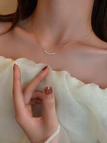 Faux Pearl Decor Necklace .