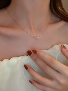 Faux Pearl Decor Necklace .