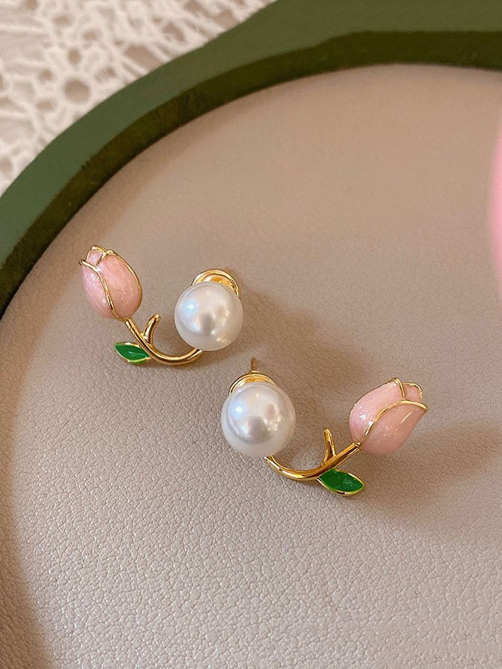 1 Pair Pink Tulip Earrings, 2 Stud Earrings, Petite & Fashionable, Sweet & Elegant .