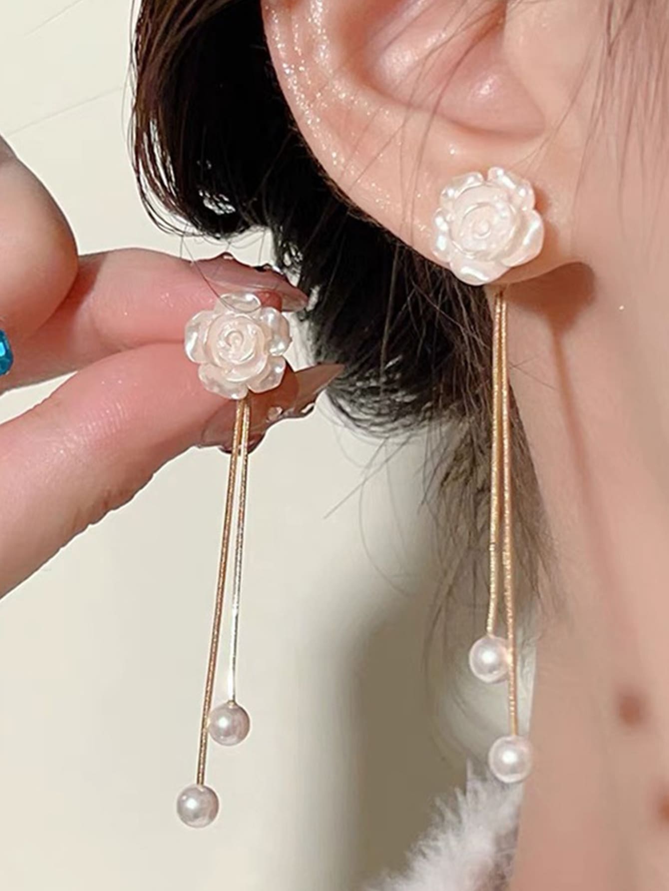1pair White Flower, Faux Pearl & Tassel Decor Drop Earrings For Wedding Boho  Accessories  .
