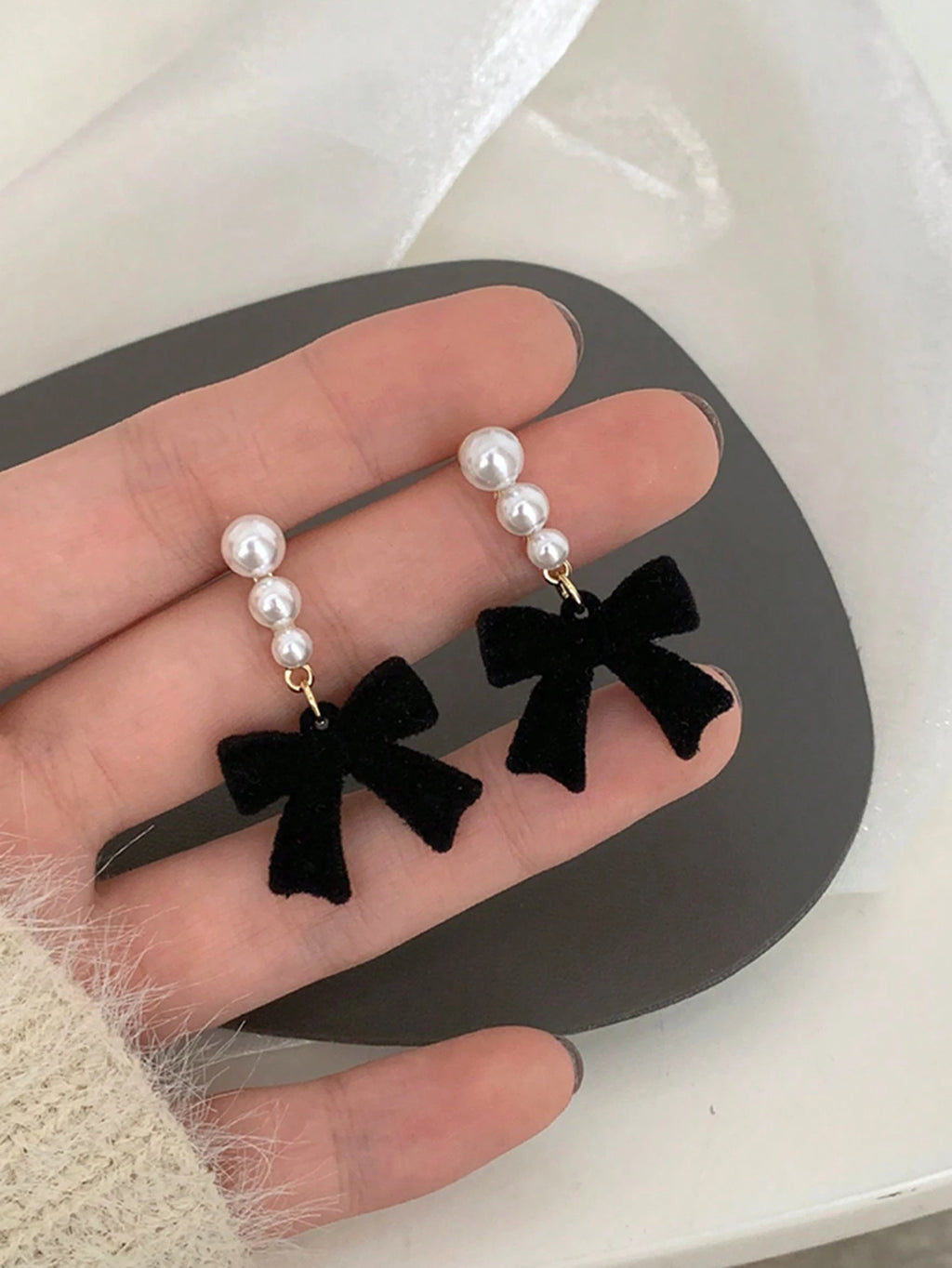 1 Pair Minimalist Bow Pearl Fuzzy Exclusive Elegant Earring