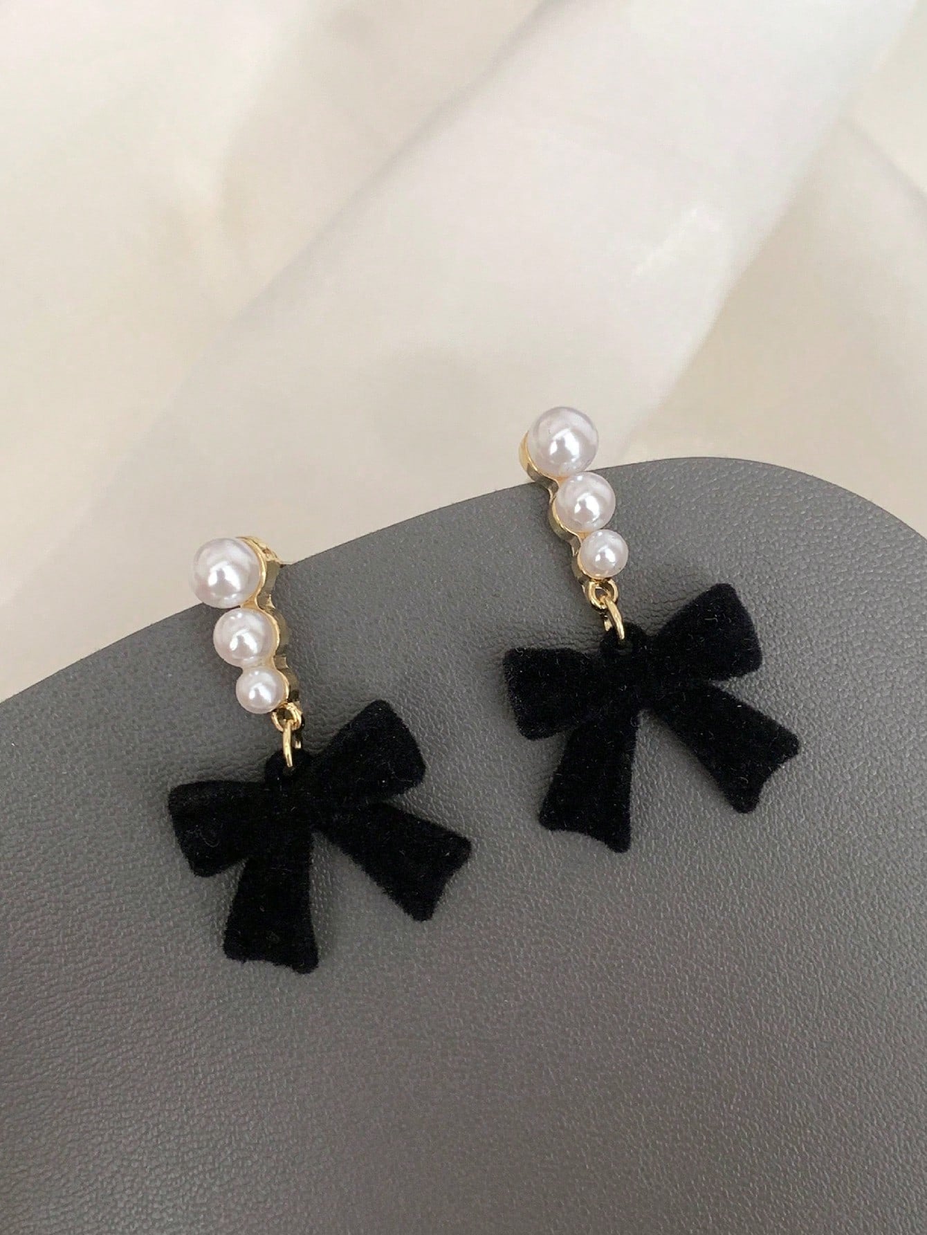 1 Pair Minimalist Bow Pearl Fuzzy Exclusive Elegant Earring