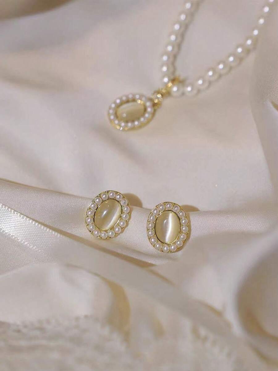 Price For A Set Of 3 Pieces Of Faux Pearl Fashionable Jewelry, Including Earrings And A Necklace. Suitable For Wedding, Brides, Daily Wear And Mother Day Gift. The Set Includes A Necklace And Ear Studs.