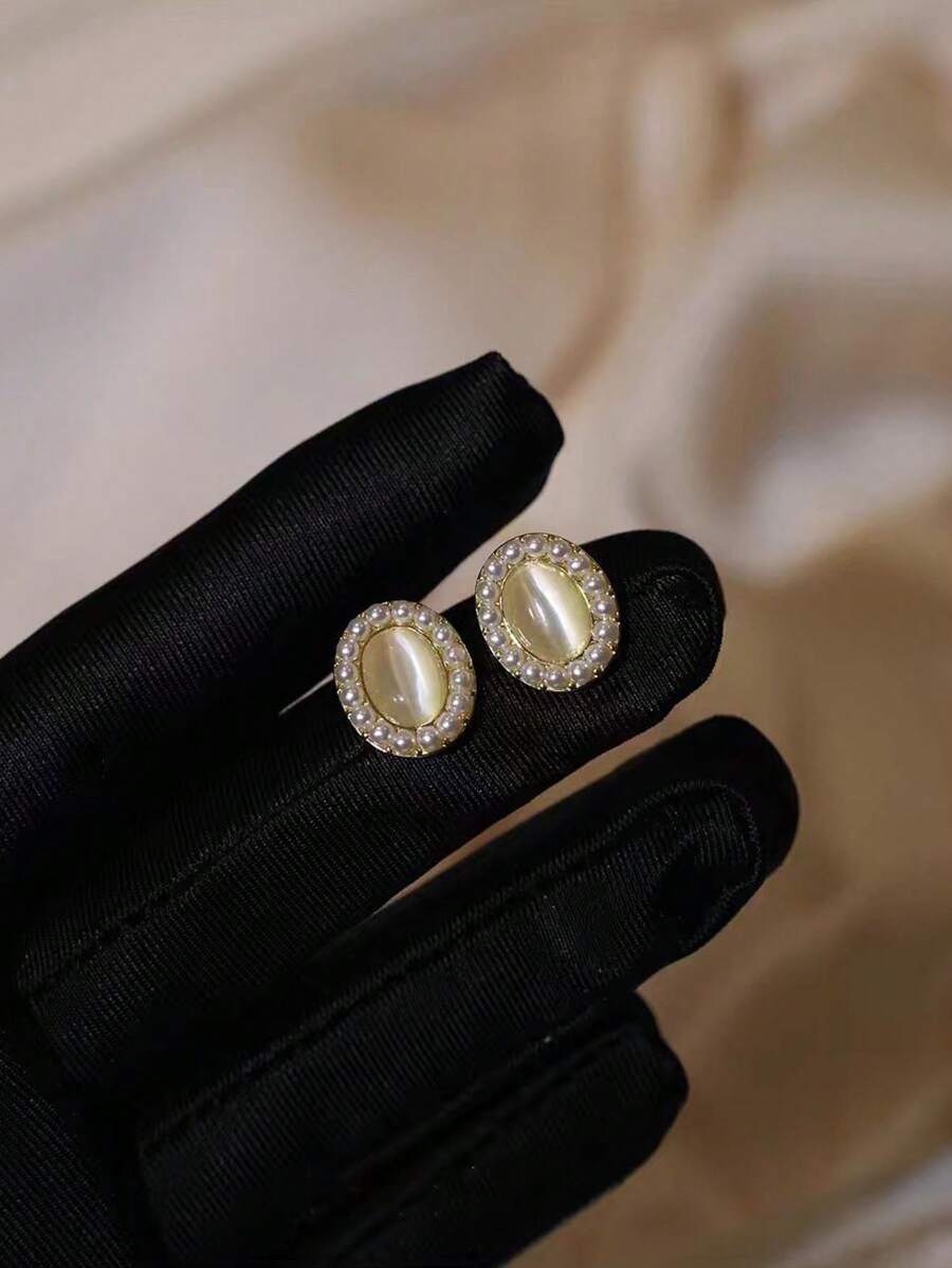 Price For A Set Of 3 Pieces Of Faux Pearl Fashionable Jewelry, Including Earrings And A Necklace. Suitable For Wedding, Brides, Daily Wear And Mother Day Gift. The Set Includes A Necklace And Ear Studs.