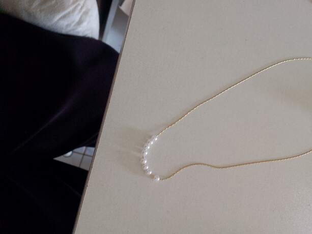 Faux Pearl Decor Necklace .