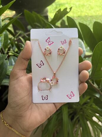 4pcs Rose Gold Cubic Zirconia Flower & Pearl Necklace, Earrings, Ring Set For Women