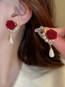 1 Pair Vintage Red Velvet Floral Faux Pearl Elegant Stud Earrings, Suitable For Formal Occasions Halloween