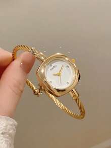 pc Square Gold Women's Quartz Watch Bracelet, Minimalist Fashion Elegant, Suitable For Daily Wear, Best Choice For Holiday Gift .